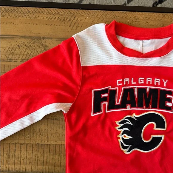 Calgary Flames Youth Hockey Jersey - Picture 8 of 11